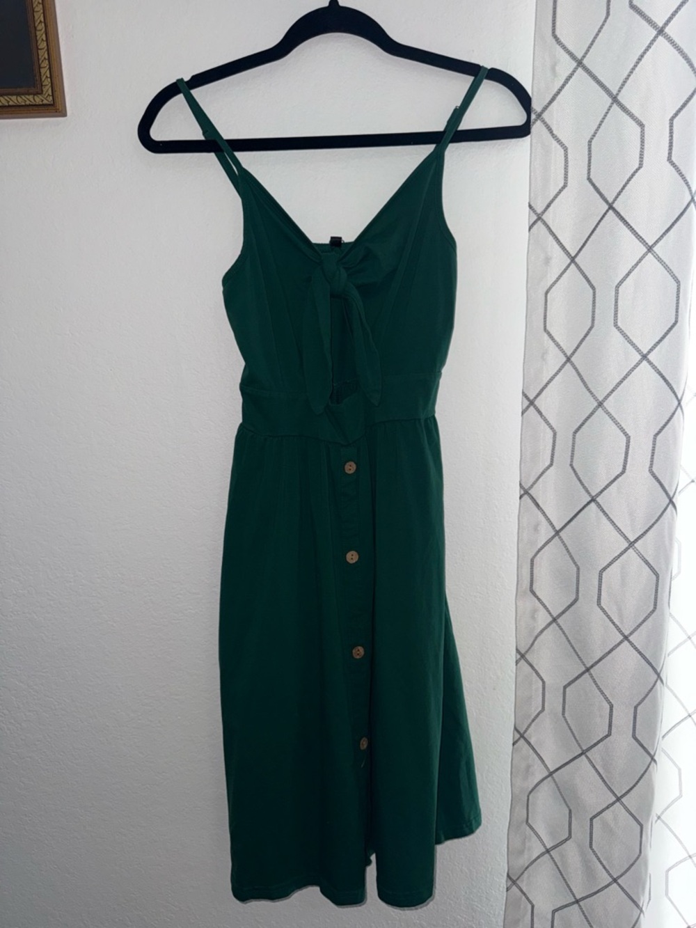 Women’s Sleeveless Knot Front Button-Down Dress in Deep Green